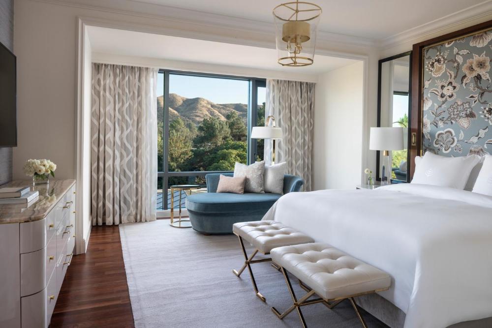Westlake Corner Accessible Suite interior